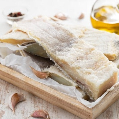 Une fois dessalé (n’hésitez pas à gouter le produit pour voir si le dessalage vous convient), le produit est prêt à être cuisiner à votre goût. Attention ne jamais faire bouillir la morue, il faut juste la pocher (mise en eau froide, éteindre le feu à la 1ère ébullition).