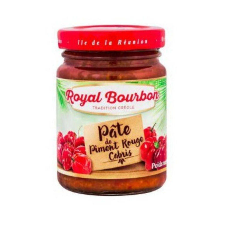 Le piment cabris rouge est un piment réunionnais de la famille des piments habanero. Il s'agit du piment utilisé traditionnellement dans les carris ou rougails. Cette purée est donc idéale pour retrouver en toute saison la saveur si caractéristique des recettes réunionnaises.